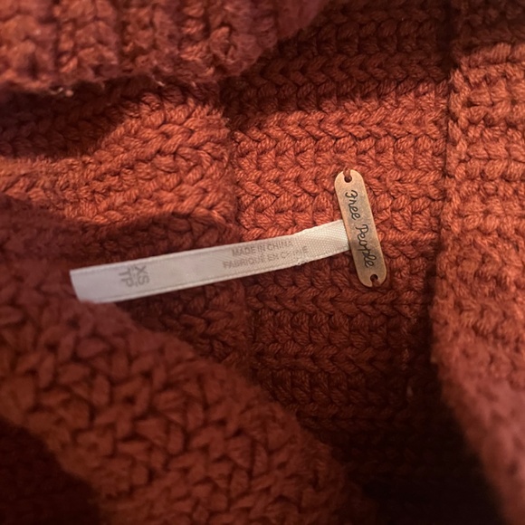 FREE PEOPLE rust Color sweater - Picture 2 of 2